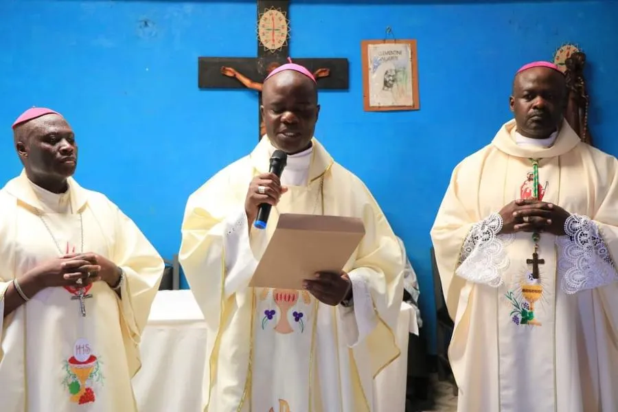 Bishop Henry Juma Odonya (center) of Kitale Diocese flanked by Bishop John Mbinda of Lodwar (left) and Bishop Cleophas Oseso Tuka (right) of Nakuru Diocese  following a Holy Mass to pray for peace at Kapedo. Credit: KCCB