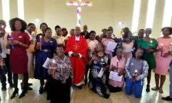 Archbishop Alex (center) pose for picture with catechists who recently graduated from Emthonjeni Pastoral Centre. Credit: Catholic Church News Zimbabwe