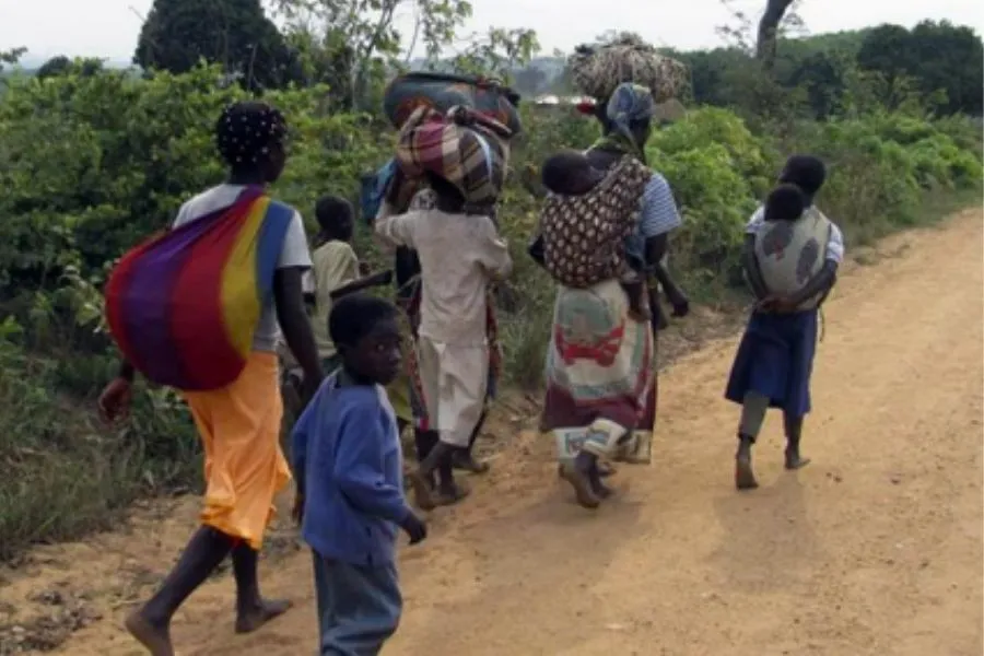Families fleeing violence in Cabo Delgado Province in Mozambique. Credit: DHPI