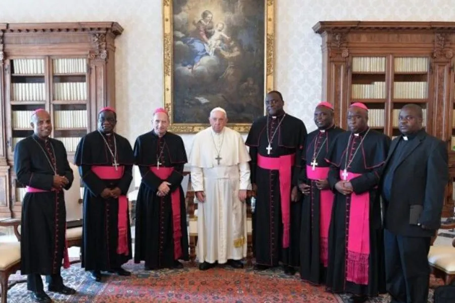 Catholic Bishops in Zimbabwe posing with Pope Francis. Credit: Catholic Church News Zimbabwe