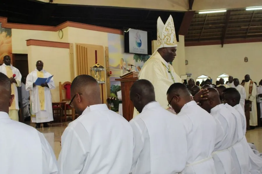 Obispo católico de Kenia para nuevos diáconos