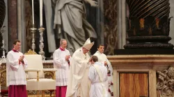 Pope Francis ordains a priest in St. Peter's Basilica, April 26, 2015./ Bohumil Petrik/CNA.
