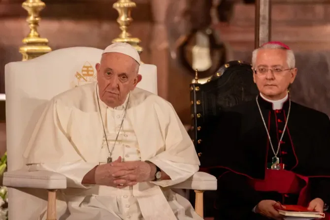 Pope Meets with Clerical Abuse Survivors, Urges Church to Hear Victims’ "anguished cry"