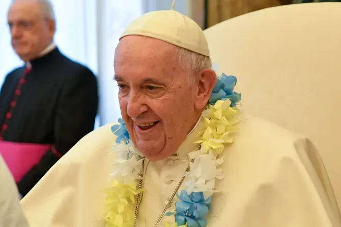 Pope Francis celebrated his 86th birthday with the Missionaries of Charity, honoring three people who care for “the poorest of the poor” with the Mother Teresa Award on Dec. 17, 2022. | Vatican Media