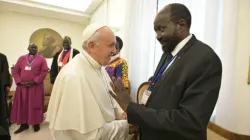 Pope Francis greets South Sudanese president Salva Kiir at the Vatican, April 11, 2019. | Vatican Media.
