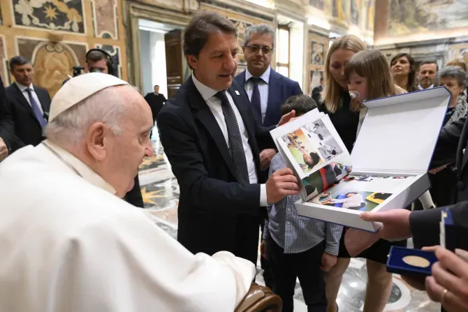 Pope Francis meets with executives and employees of the Istituto Nazionale della Previdenza Sociale, Italy's main welfare agency, April 3, 2023. | Credit: Vatican Media