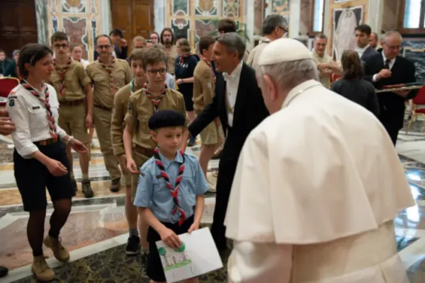 Pope Francis Urges Scouts to ‘spread light and hope’