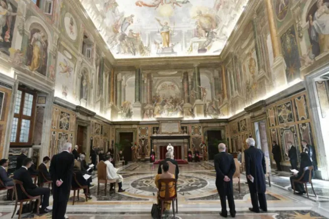 Pope Francis addresses new ambassadors accredited to the Holy See in the Vatican’s Clementine Hall, May 21, 2021./ Vatican Media.