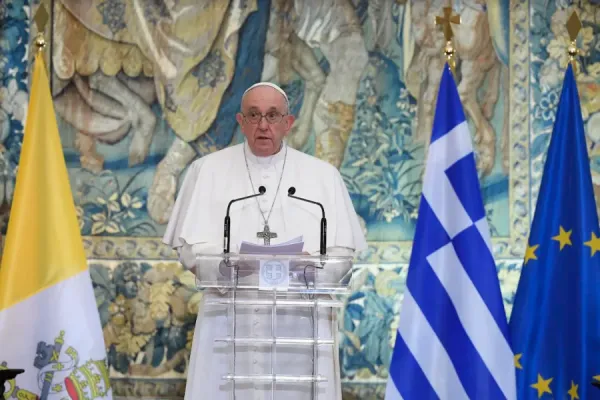 Pope Francis Decries Global "retreat from democracy" in Athens speech