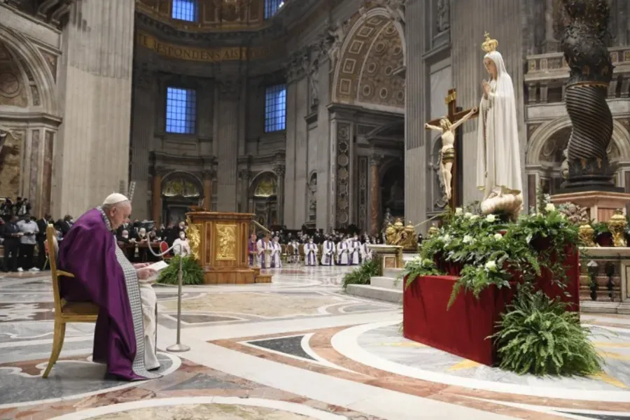 Pope Francis reads the Act of Consecration to the Immaculate Heart of Mary in St. Peter’s Basilica, March 25, 2022. Vatican Media.