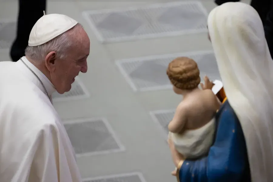 Pope Francis with a statue of the Virgin and Child. Daniel Ibáñez/CNA.
