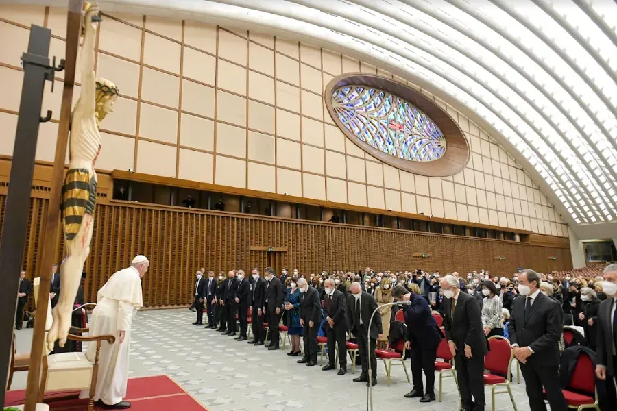 Pope Francis meets members of Italy’s High Council of the Judiciary at the Paul VI Audience Hall, April 8, 2022. Vatican Media.