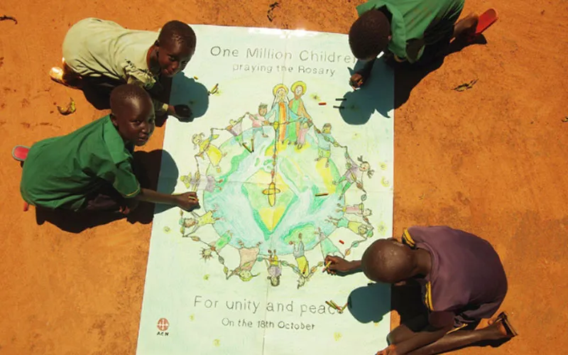 Children from South Sudan painting a poster of “One Million Children Praying the Rosary 2021”. Credit: ACN