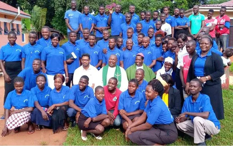Bishop Edwardo Hiiboro Kusala of South Sudan's Tombura-Yambio Diocese with youth at the end of the five-day training on how to respond to social issues affecting their respective communities. / ACI Africa.