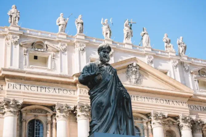 Sculpture of St. Peter outside of St. Peter's Basilica at the Vatican | Unsplash