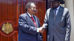 Sudan Prime Minister Abdalla Hamdok (left) and South Sudan President Salva Kiir
