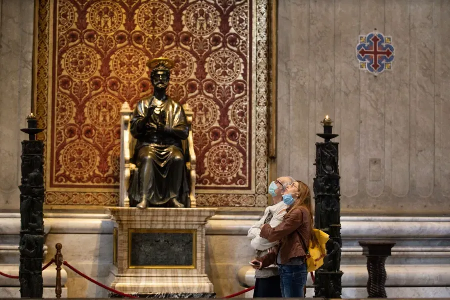 The bronze statue of St. Peter inside St. Peter’s Basilica. Daniel Ibáñez/CNA.