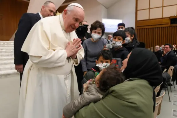 Take "shared responsibility" for Refugees, Migrants, Pope Francis Urges European Countries