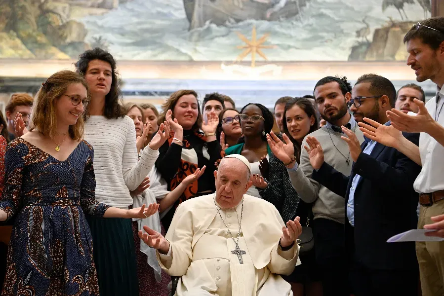 Pope Francis Offers Guidance to Young Christians in Politics