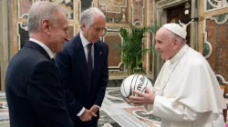 Pope Francis meets with members of the Italian Basketball Federation at the Vatican’s Clementine Hall, May 31, 2021./ Vatican Media.