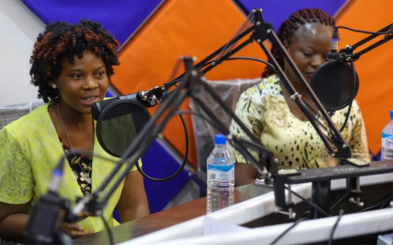 oris Moriba, President of a young women's group shares her views during the Insai Salone programme on Nyapui Radio. Credit: SEND Sierra Leone