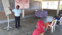 Fr. Lazar Arasu in an in-person learning and interactive class with students at the Don Bosco Palabek Refugee Center in Uganda. / Fr. Lazar Arasu.