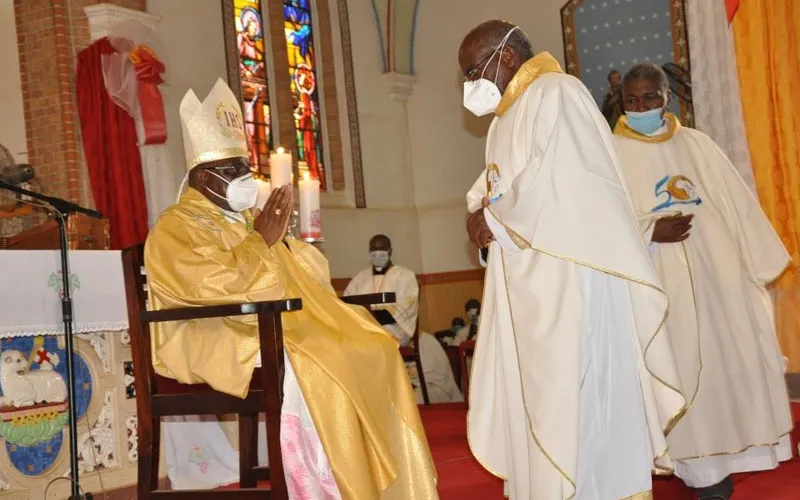 Archbishop Paul Ssemogerere is  greeted by selected representatives of the Diocesan clergy, religious men and women, members of the faithful, and some representatives of the civil authority. Credit: Uganda Catholics online.