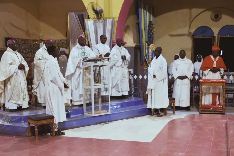 Bishop Laurent Birfuoré Dabiré and other Catholic Bishops in Burkina Faso during during Holy Mass to mark the end of a national day of fasting and prayer for peace and social cohesion. Credit: Fr. Paul Dah