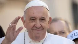 Pope Francis greeting pilgrims on St. Peter's Square, Oct. 19, 2022. | Daniel Ibáñez / CNA