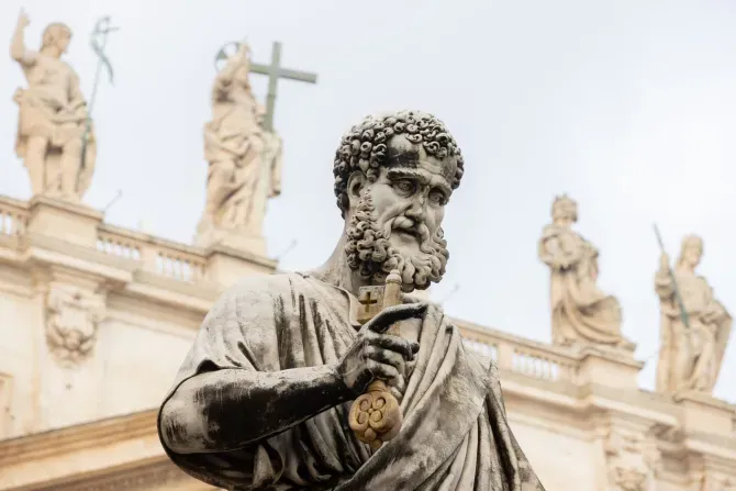 Statue of St. Peter on St. Peter's Square at the Vatican | Daniel Ibáñez / CNA