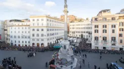 Pope Francis visits the statue dedicated to the Immaculate Conception near Rome’s Piazza di Spagna Dec. 8, 2022. | Credit: Daniel Ibáñez / CNA