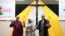 The Archbishop of Canterbury, Justin Welby; Pope Francis; and the Moderator of the Church of Scotland, Iain Greenshields, lead a prayer service for Catholic, Anglican and Presbyterian christians in Juba, Sudan. / Vatican Media