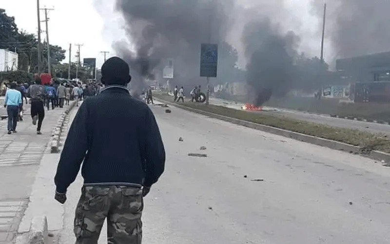 Chaos in Lusaka, Zambia after a gassing incident / newsdiggers