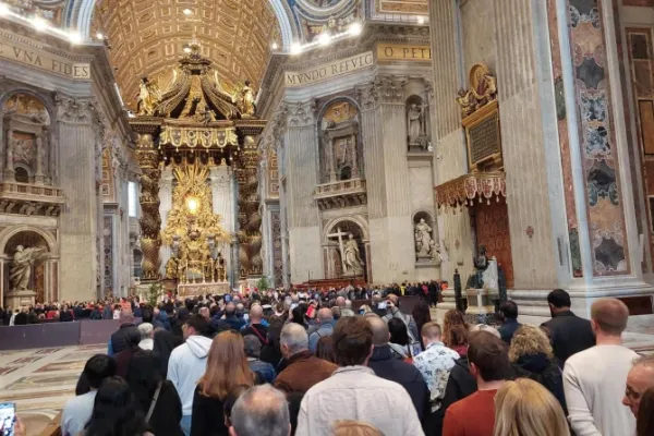 More than 128,000 Mourners Pay Respects to Pope Francis at St. Peter’s Basilica, Some Queuing for "about 5 hours"