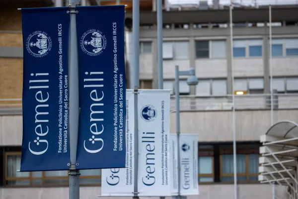 Pope Francis "peaceful" after First Night in Rome Hospital