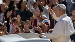 Pope Leo XIV greets pilgrims gathered in St. Peter’s Square at the Vatican on Sept. 27, 2025. / Credit: Daniel Ibáñez/CNA