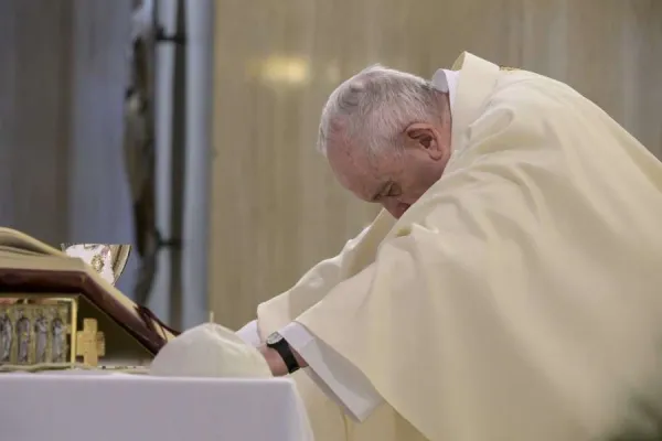 Pope Francis celebrates morning Mass at the Casa Santa Marta April 30, 2020. Credit: Vatican Media.