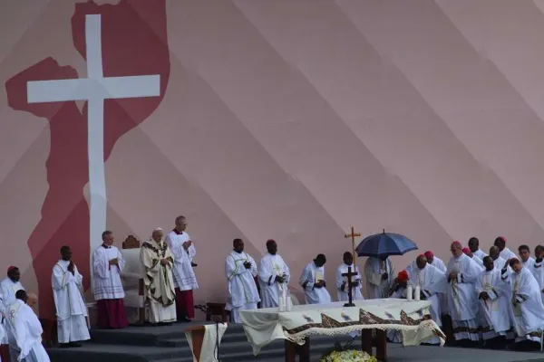 Pray for Your Enemies, Pope Francis Tells Mozambican Catholics