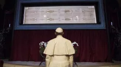 Pope Francis with the Shroud of Turin in the Cathedral of Saint John the Baptist, Turin on June 21, 2015. Credit: Vatican Media