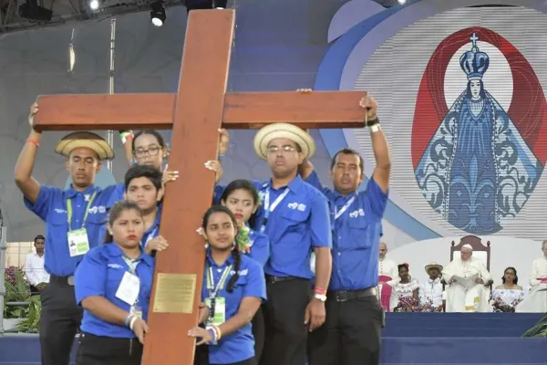 World Youth Day Cross Given to Portoguese Youth Ahead of International Gathering
