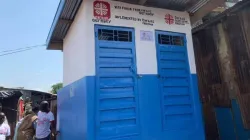 One of the toilets offered by Caritas Freetown to the Culvert Slum Community in Sierra Leone. / Caritas Freetown