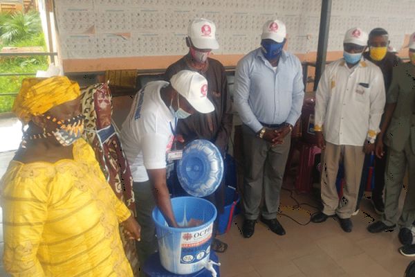 Members of Caritas Guinea distributing health kits to some vulnerable families in Conakry.
