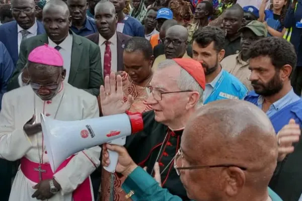 Pietro Cardinal Parolin addressing returnees ad refugees at their camp in the Catholic Diocese of Malakal in South Sudan. Credit: John Amuom, RadioVoice of Love, Catholic Diocese of Malakal