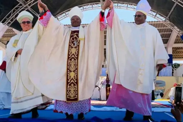 “Don't forget the poor, sick, immigrants”: Catholic Archbishop to Newly Ordained Bishop in Angola