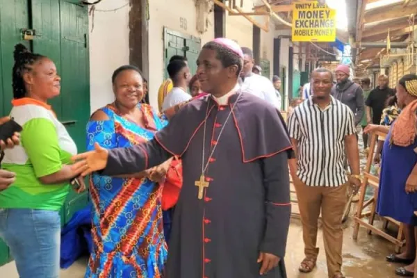 Archbishop in Cameroon Comforts Fire Disaster Victims, Calls for Union in Jesus’ Suffering