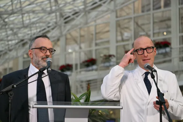 "Fragile and not out of danger": Pope Francis' Medical Team at Friday Press Conference