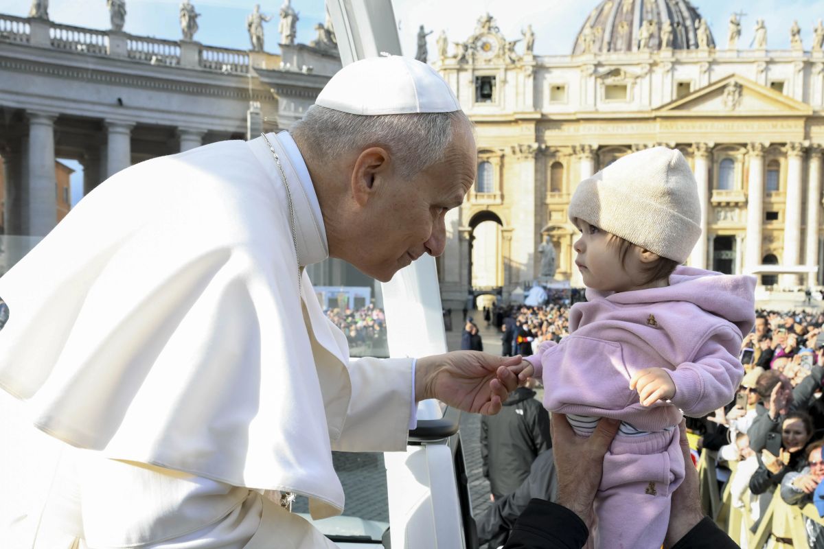 Pope Leo XIV Praises "wonderful adventure" of Parenthood Despite Hardships