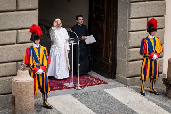 At First Angelus from Castel Gandolfo, Pope Leo XIV Greeted by International Crowd
