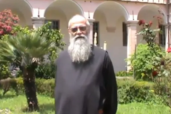 Carmelite Missionary Priest Injured in Mine Explosion in CAR Responding to Treatment