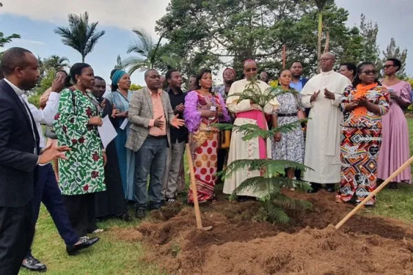 DR Congo’s Bukavu Archdiocese, Rwanda’s Cyangugu Diocese Mark International Peace Day with Joint Tree Planting
